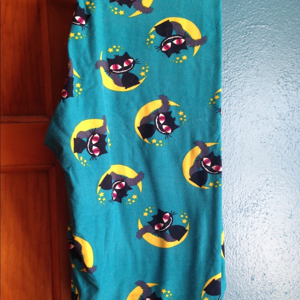 Lularoe OS leggings.